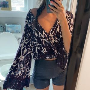 Forever 21 v neck long sleeve flowy crop top- smal